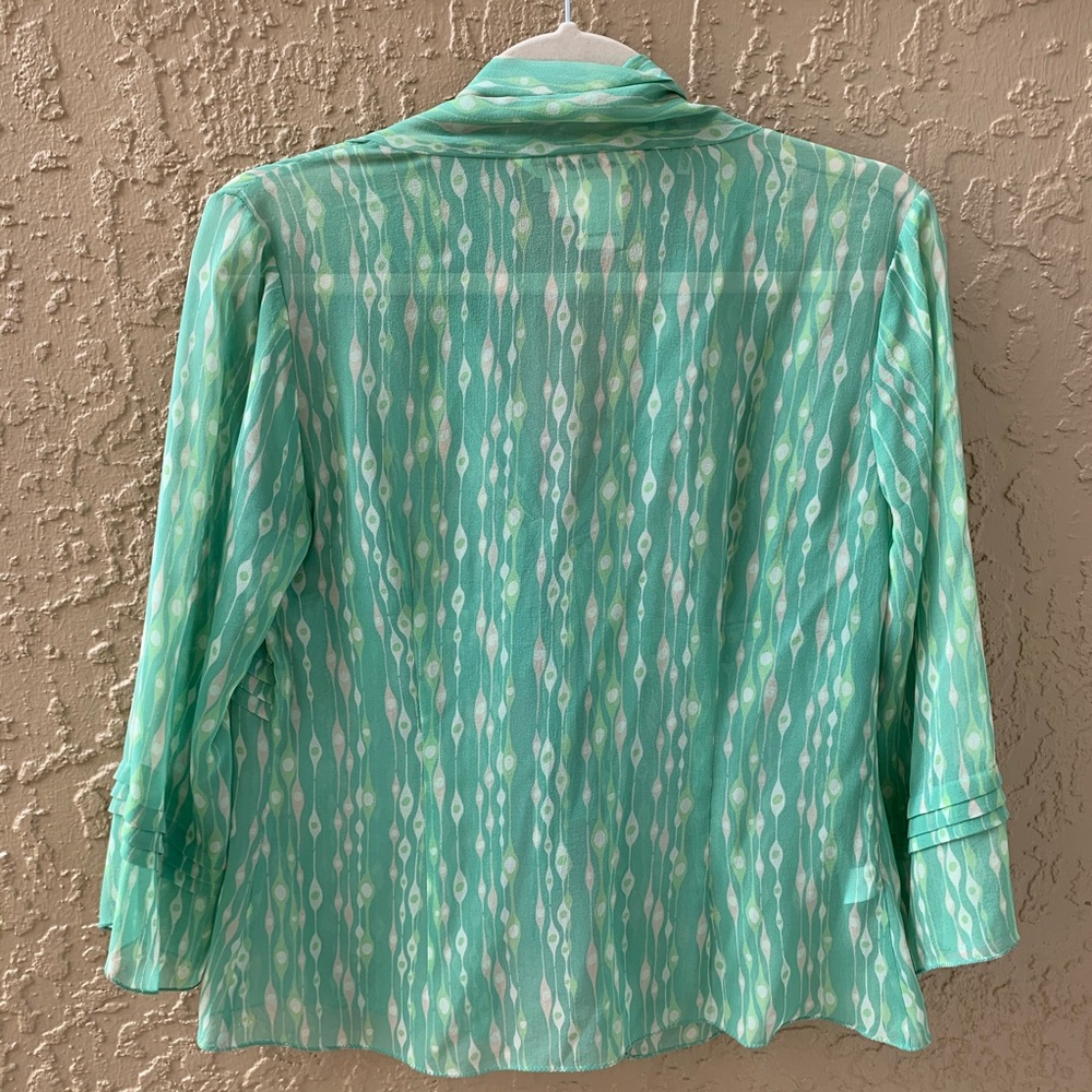 ❤️Aqua Blue Shear Patterned Button Blouse-Medium - Picture 2 of 6